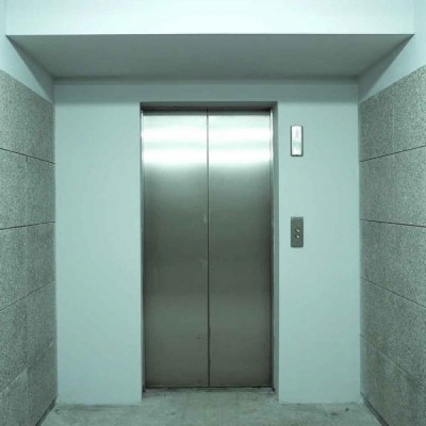 Двери лифтов